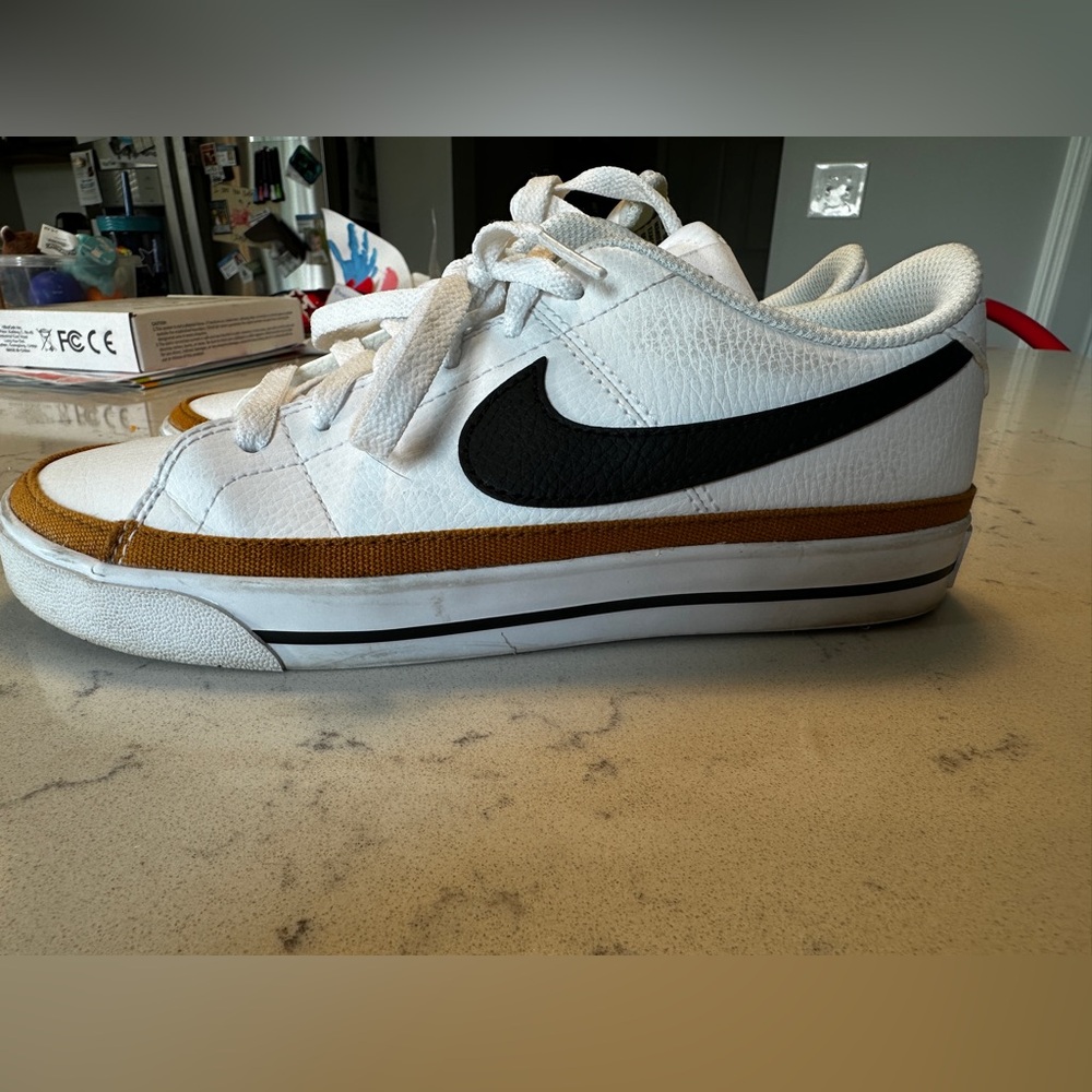 Nike Court Legacy Next - size 7